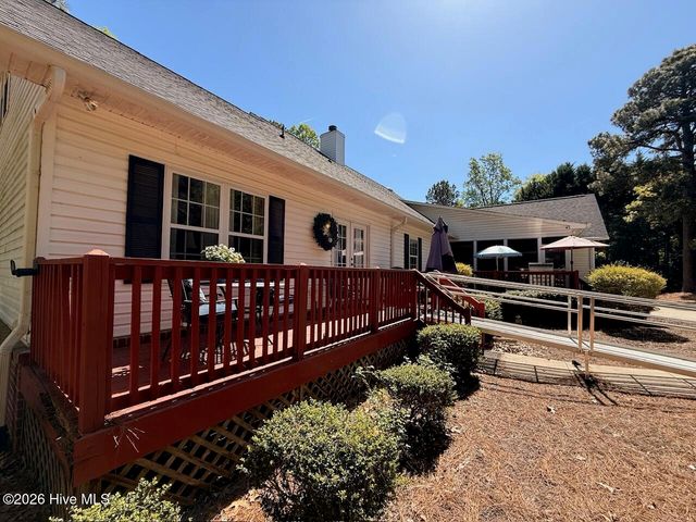 109 Sweetbriar Court, West End, NC 27376