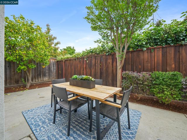 210 Ivywood Dr, Walnut Creek, CA 94598
