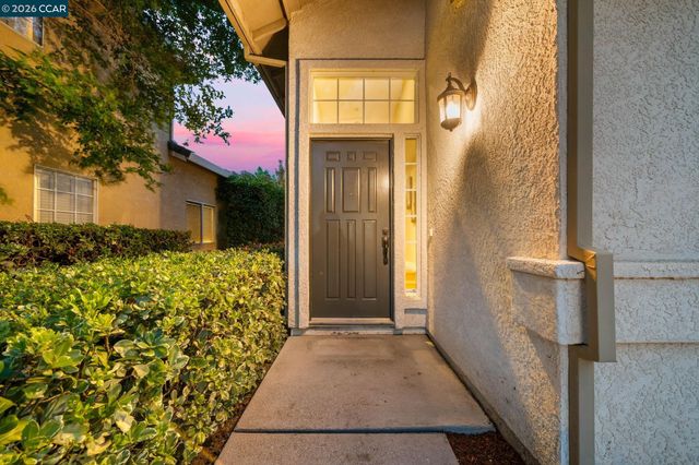 210 Ivywood Dr, Walnut Creek, CA 94598