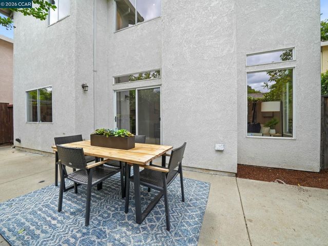 210 Ivywood Dr, Walnut Creek, CA 94598