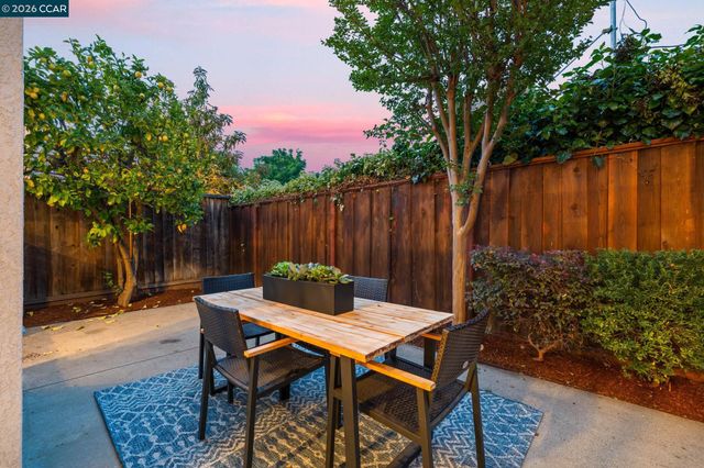 210 Ivywood Dr, Walnut Creek, CA 94598