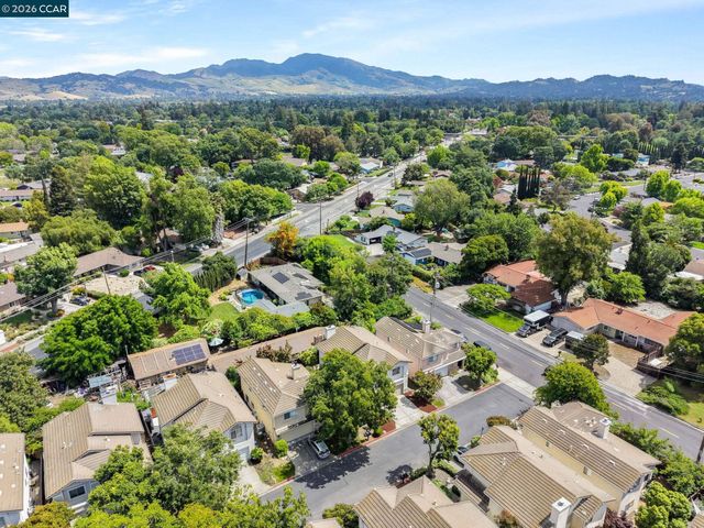 210 Ivywood Dr, Walnut Creek, CA 94598