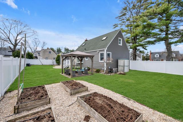 9 Aster Avenue, Merrick, NY 11566
