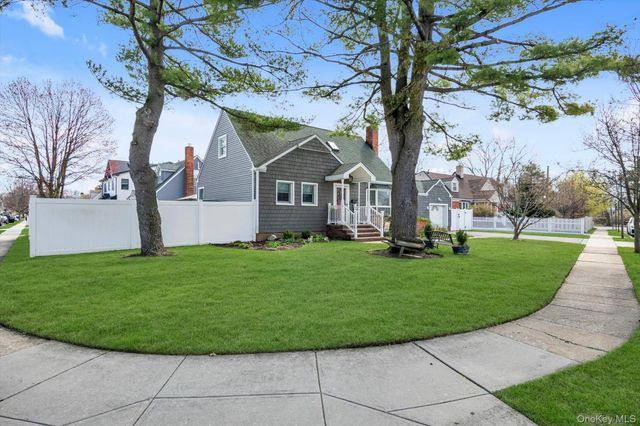 9 Aster Avenue, Merrick, NY 11566