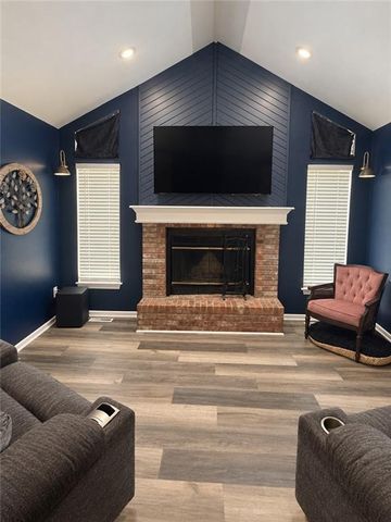 2121 NW Hidden Pointe Court, Blue Springs, MO 64015
