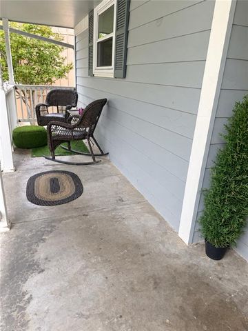 2121 NW Hidden Pointe Court, Blue Springs, MO 64015