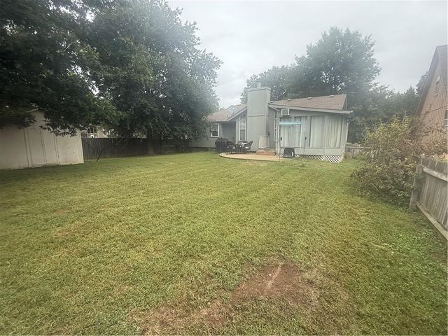 2121 NW Hidden Pointe Court, Blue Springs, MO 64015