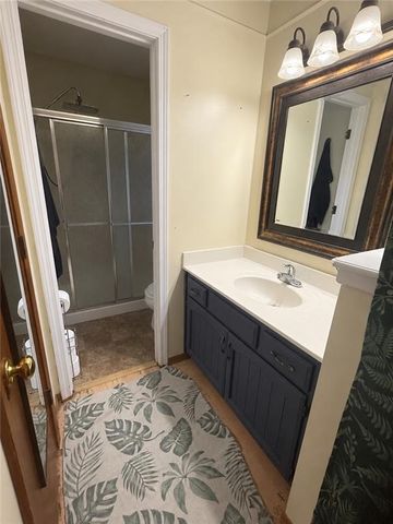 2121 NW Hidden Pointe Court, Blue Springs, MO 64015