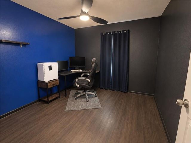 2121 NW Hidden Pointe Court, Blue Springs, MO 64015