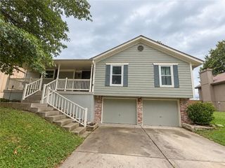 2121 NW Hidden Pointe Court, Blue Springs, MO 64015