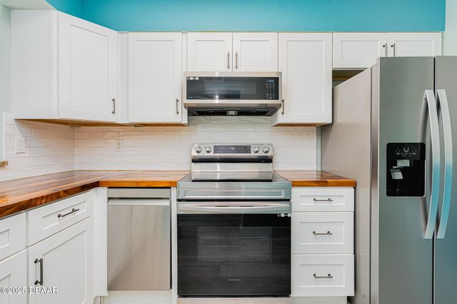 145 N Halifax Ave Apt 105, Daytona Beach, FL 32118