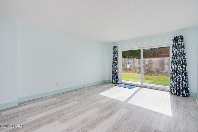 145 N Halifax Ave Apt 105, Daytona Beach, FL 32118