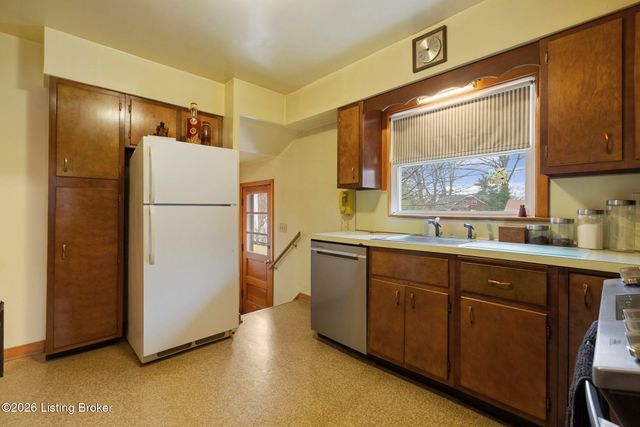 25 Hallsdale Dr, Louisville, KY 40220