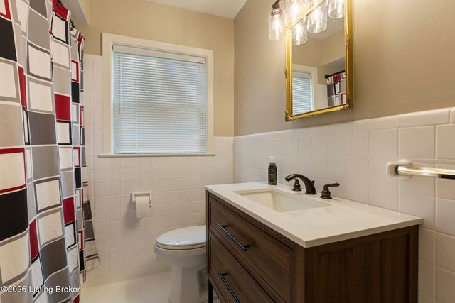 25 Hallsdale Dr, Louisville, KY 40220