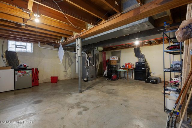25 Hallsdale Dr, Louisville, KY 40220