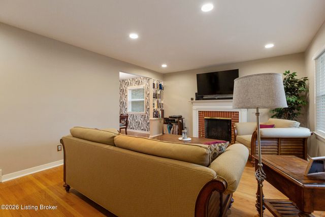 25 Hallsdale Dr, Louisville, KY 40220
