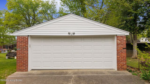 25 Hallsdale Dr, Louisville, KY 40220