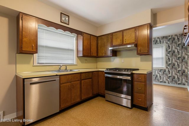 25 Hallsdale Dr, Louisville, KY 40220
