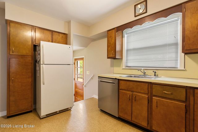 25 Hallsdale Dr, Louisville, KY 40220