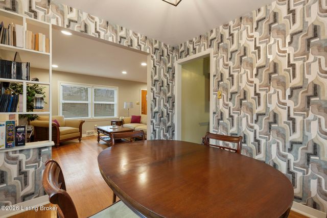25 Hallsdale Dr, Louisville, KY 40220