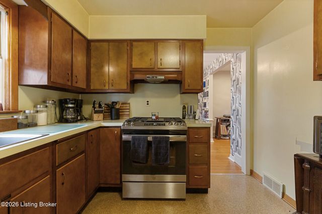 25 Hallsdale Dr, Louisville, KY 40220