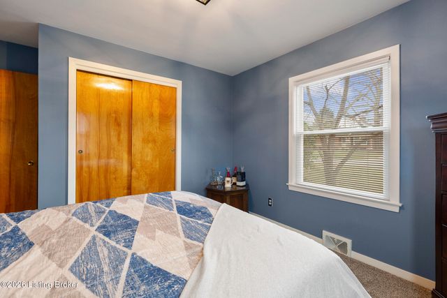 25 Hallsdale Dr, Louisville, KY 40220