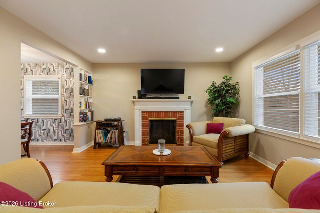 25 Hallsdale Dr, Louisville, KY 40220