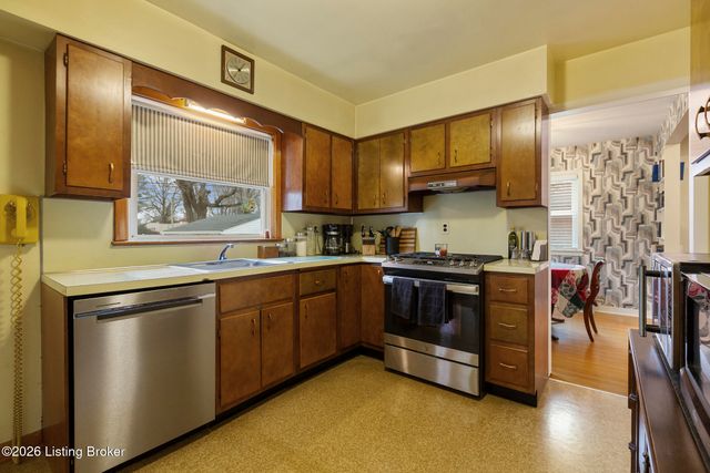 25 Hallsdale Dr, Louisville, KY 40220