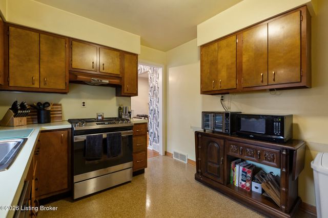 25 Hallsdale Dr, Louisville, KY 40220