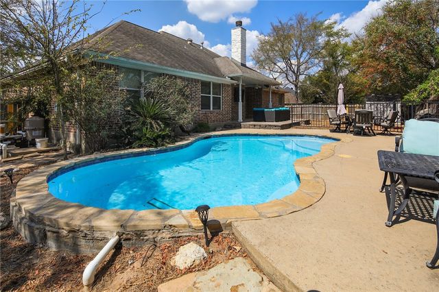 2051 Ravenstone Loop, College Station, TX 77845