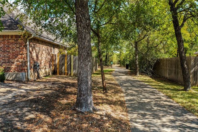 2051 Ravenstone Loop, College Station, TX 77845