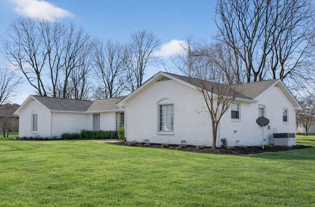 116 Lake Vista Dr, Hendersonville, TN 37075