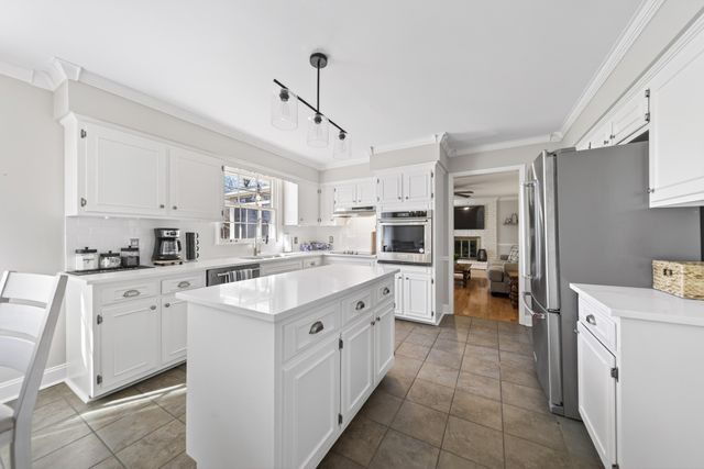 116 Lake Vista Dr, Hendersonville, TN 37075