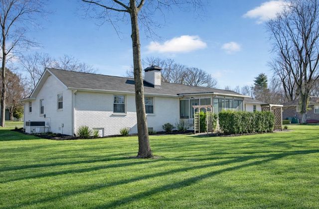 116 Lake Vista Dr, Hendersonville, TN 37075