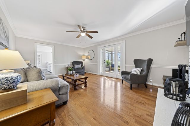 116 Lake Vista Dr, Hendersonville, TN 37075