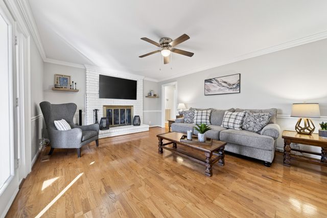 116 Lake Vista Dr, Hendersonville, TN 37075