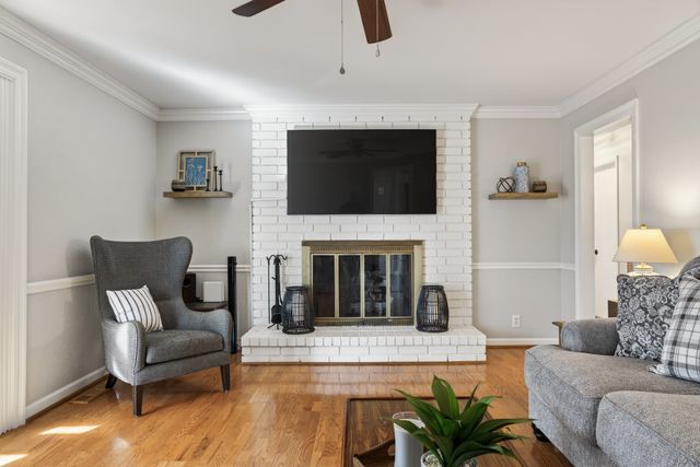 116 Lake Vista Dr, Hendersonville, TN 37075