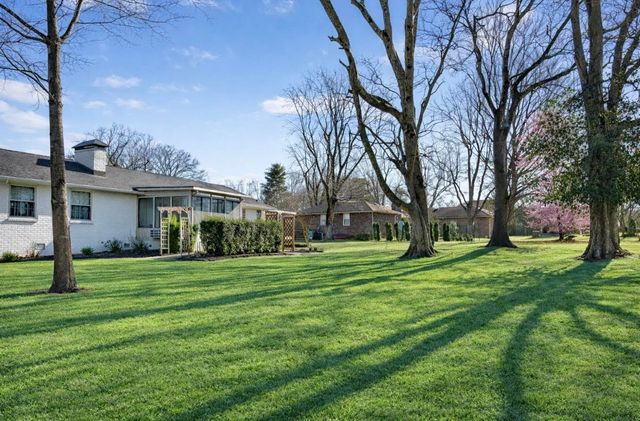 116 Lake Vista Dr, Hendersonville, TN 37075