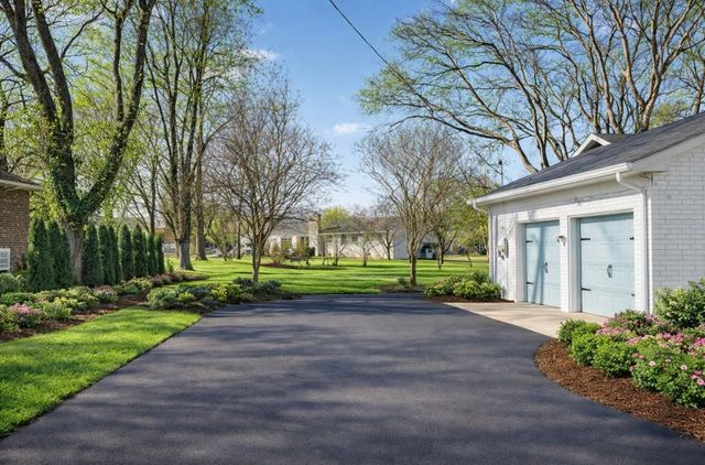 116 Lake Vista Dr, Hendersonville, TN 37075