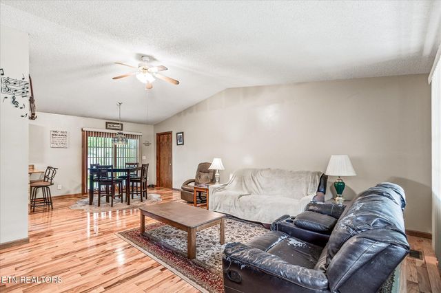 5008 Pawnee Rd, Crossville, TN 38572