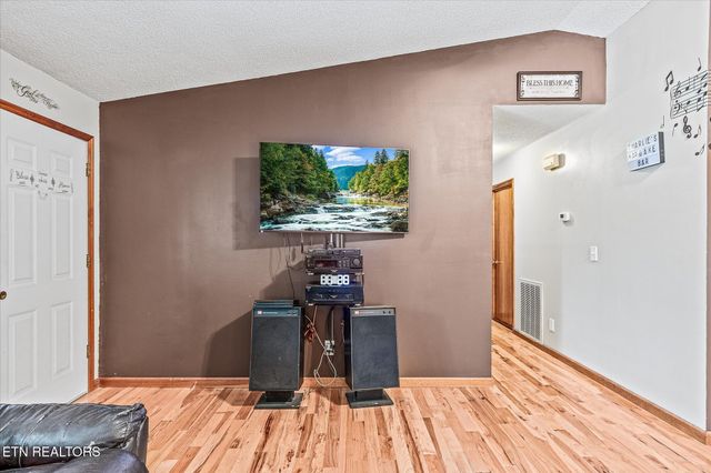 5008 Pawnee Rd, Crossville, TN 38572