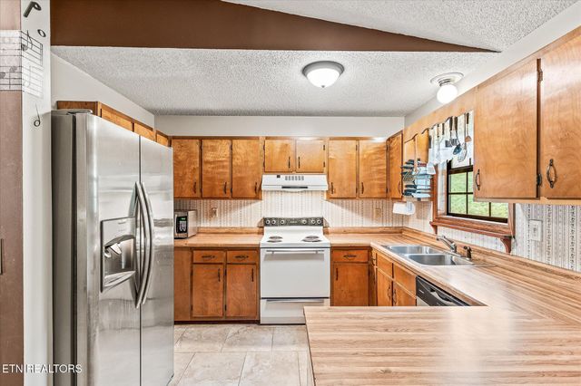 5008 Pawnee Rd, Crossville, TN 38572