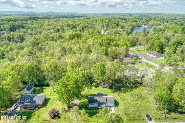 5008 Pawnee Rd, Crossville, TN 38572
