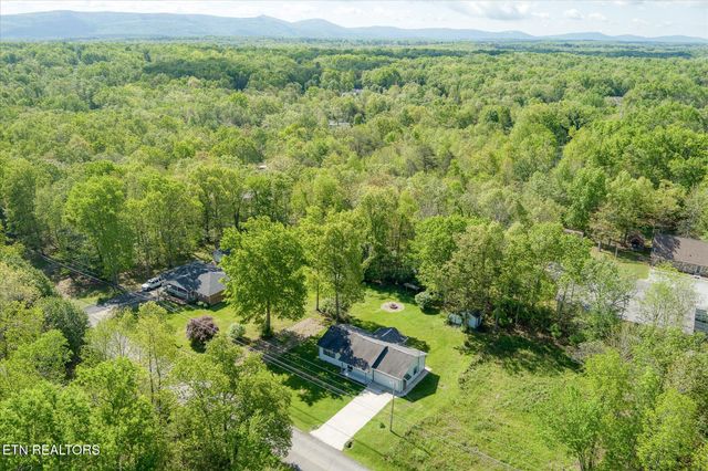 5008 Pawnee Rd, Crossville, TN 38572