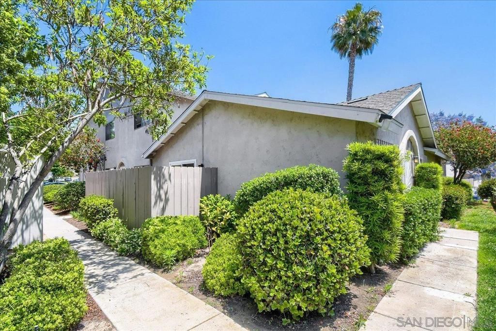 Image 3 of property listing at 7876 Camino Huerta, San Diego, CA 92122