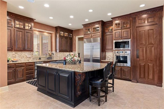 10816 W 140th Street, Overland Park, KS 66221