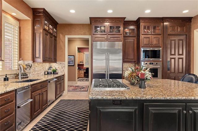 10816 W 140th Street, Overland Park, KS 66221