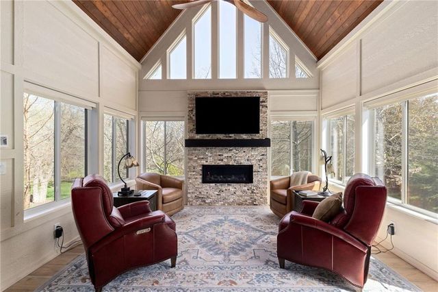 10816 W 140th Street, Overland Park, KS 66221