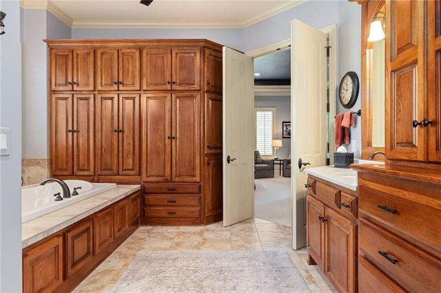 10816 W 140th Street, Overland Park, KS 66221