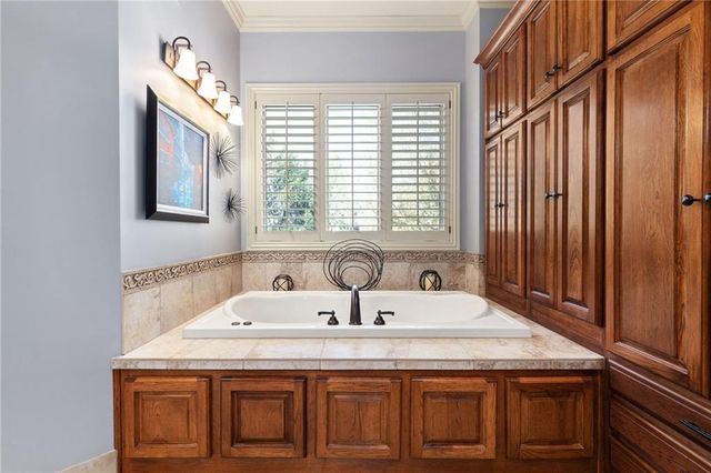 10816 W 140th Street, Overland Park, KS 66221